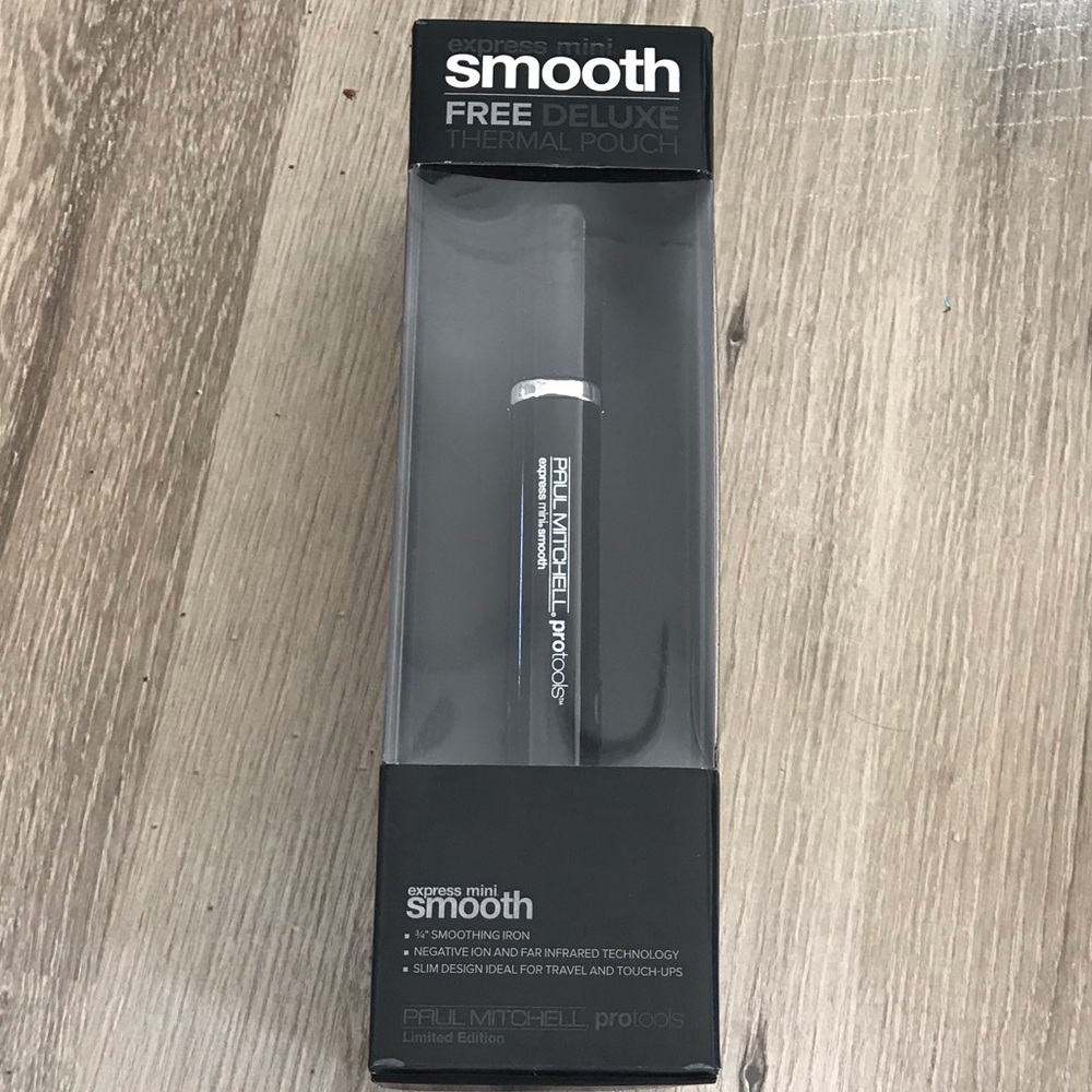 NIB Paul Mitchell Express mini smoothing flat iron